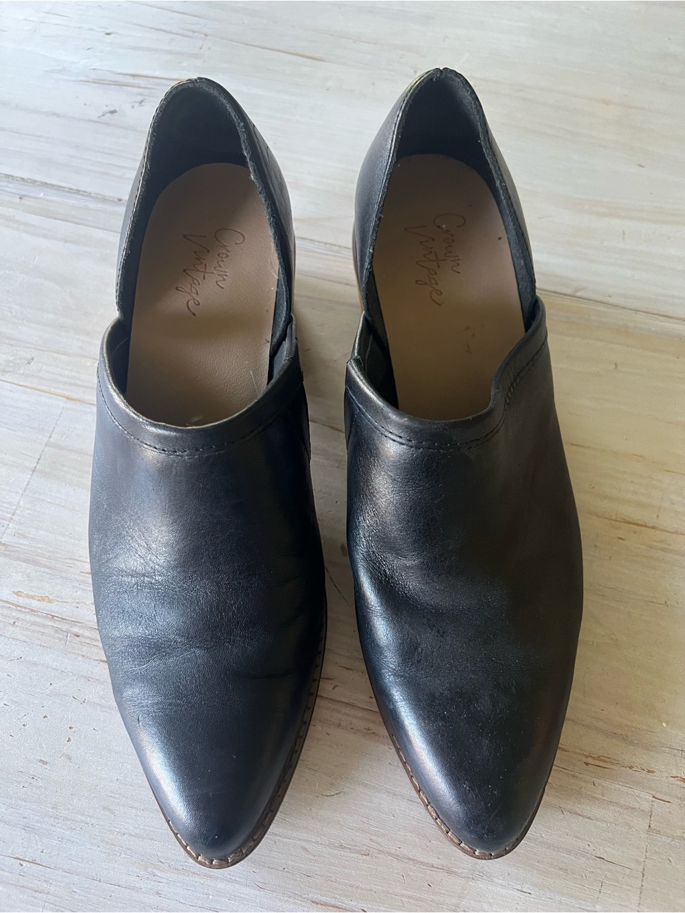 Crown Vintage Black Leather Pointed Toe Heels